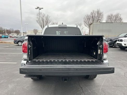Used 2022 Toyota Tacoma TRD Off-Road w/ Technology Package image 8