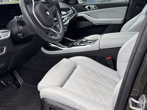 Used 2025 BMW X7 xDrive40i w/ M Sport Package AWD/4WD image 11