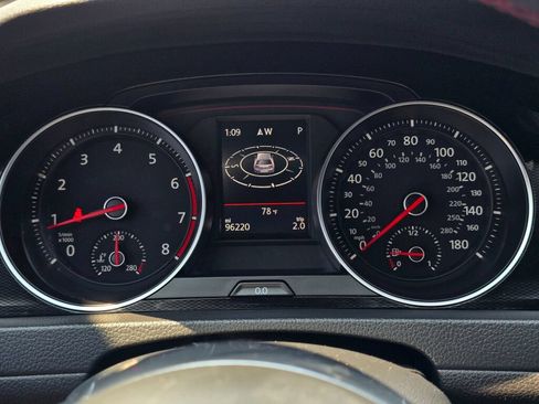 Used 2017 Volkswagen GTI SE FWD image 23