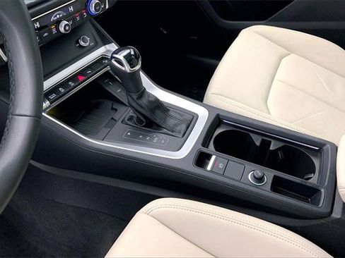 Certified 2025 Audi Q3 2.0T Premium Plus w/ Premium Plus Package image 17