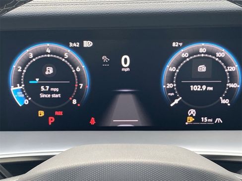 New 2025 Volkswagen Tiguan SE image 27