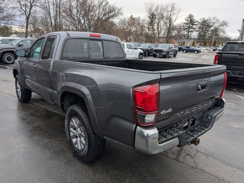 Used 2019 Toyota Tacoma SR5 w/ SR5 Appearance Package (SM) image 6