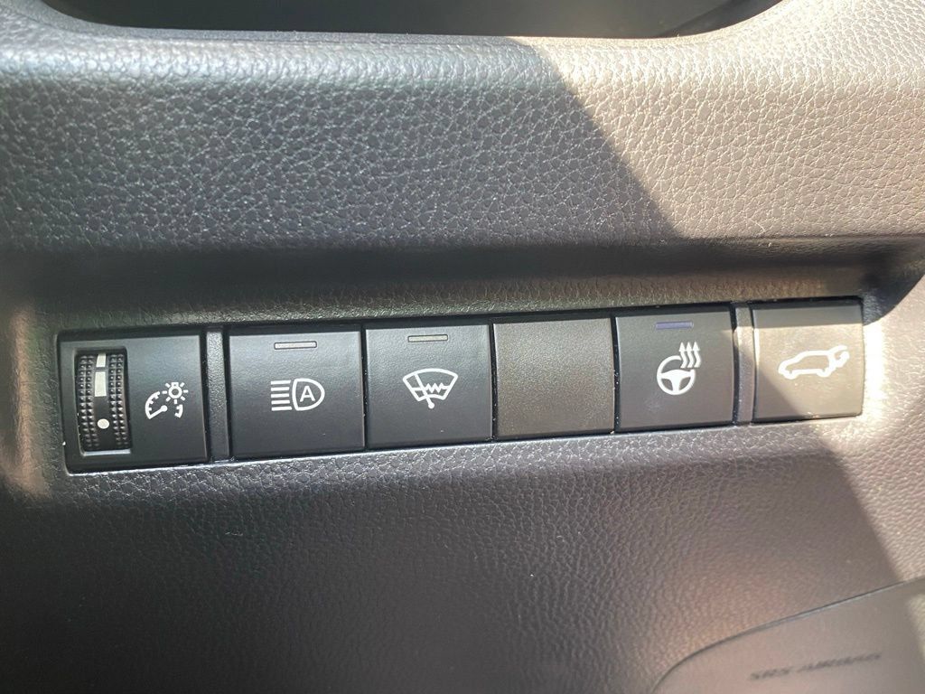 Used 2020 Toyota RAV4 XLE Premium AWD/4WD image 27