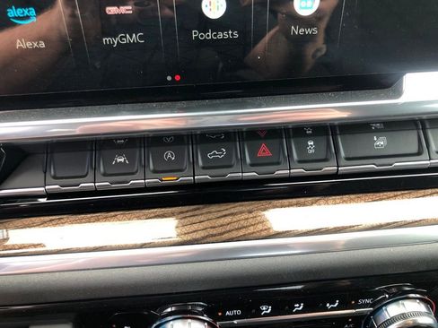 New 2025 GMC Sierra 1500 Elevation image 28