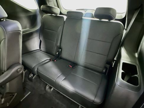 Used 2025 Chevrolet Traverse LT FWD image 29