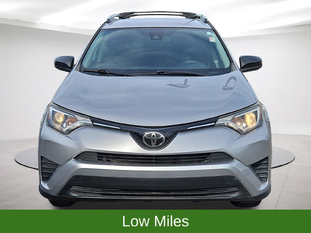Used 2017 Toyota RAV4 LE FWD image 2