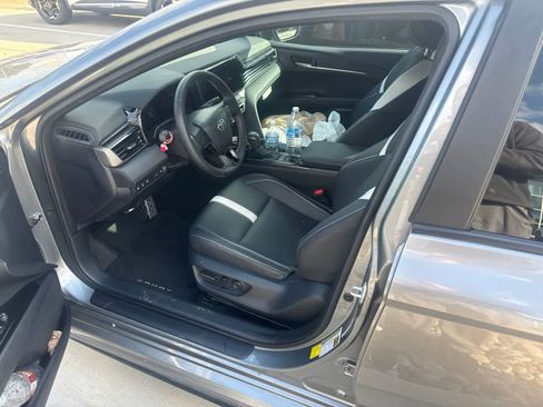 Used 2025 Toyota Camry SE w/ Convenience Package FWD image 6