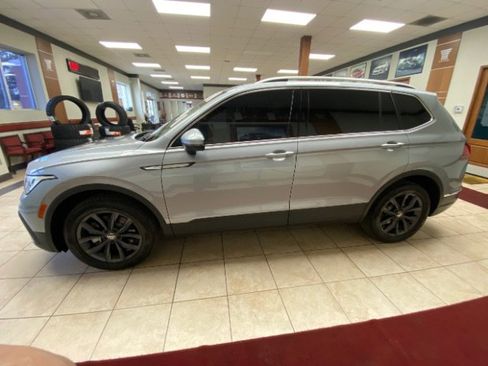 Used 2022 Volkswagen Tiguan SE image 4