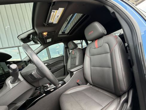 Used 2024 Chevrolet Trax RS w/ Sunroof Package FWD image 14