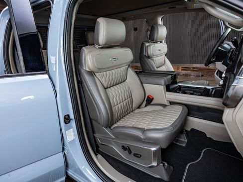 Used 2026 Ford F250 Platinum w/ Platinum Plus Package image 31