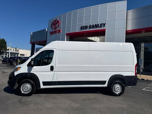 Used 2026 RAM ProMaster 2500 w/ Convenience Group FWD image 2