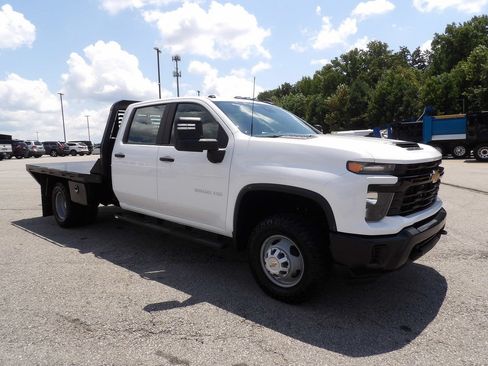 Used 2024 Chevrolet Silverado 3500 W/T w/ Snow Plow Prep Package AWD/4WD image 10