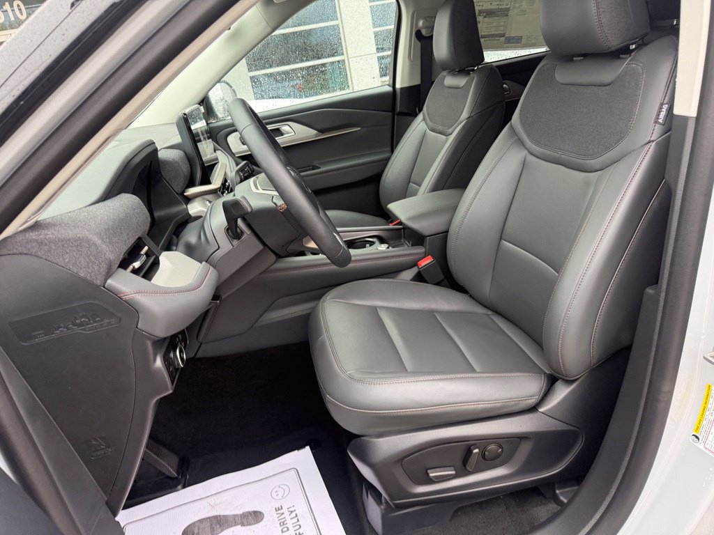 Used 2026 Ford Explorer Active w/ Active Comfort Package AWD/4WD image 48