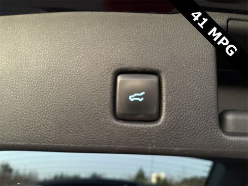 Used 2020 Ford Escape Titanium image 28