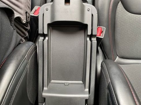 Used 2022 Jeep Cherokee Trailhawk image 12