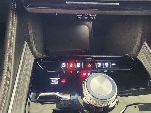 Used 2024 Jeep Wagoneer L Series II w/ Flexible Seating Group AWD/4WD image 19