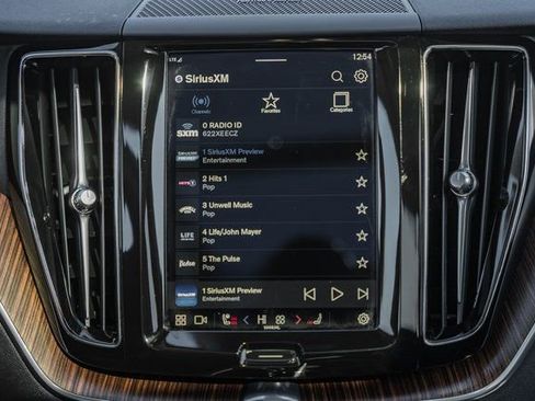 Used 2023 Volvo XC60 B5 Plus w/ Protection Package Premier image 23