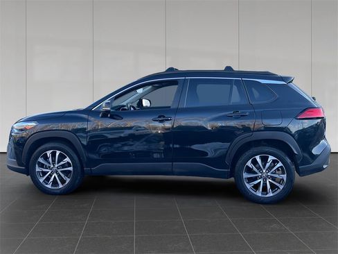 Used 2024 Toyota Corolla Cross XLE w/ Convenience Package image 2