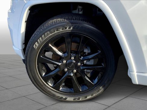 Used 2019 Jeep Grand Cherokee Altitude image 9