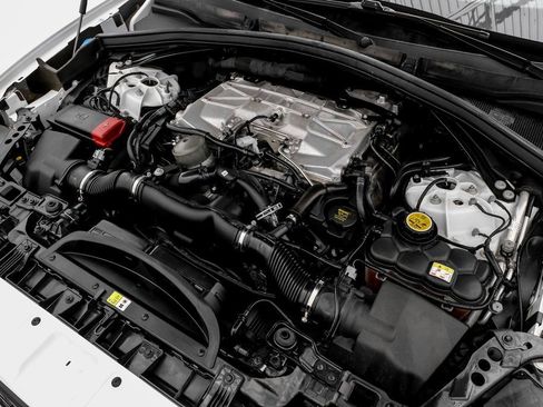 Used 2023 Jaguar F-PACE SVR image 40