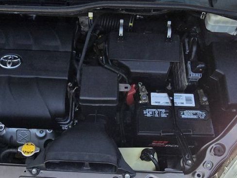 Used 2012 Toyota Sienna LE FWD image 32
