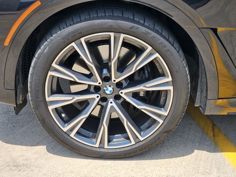 Used 2022 BMW X7 M50i AWD/4WD image 11