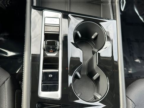 Used 2024 Volkswagen Atlas SE image 18