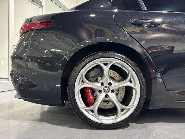Used 2018 Alfa Romeo Giulia Quadrifoglio w/ Driver Assist Dynamic Package RWD image 84