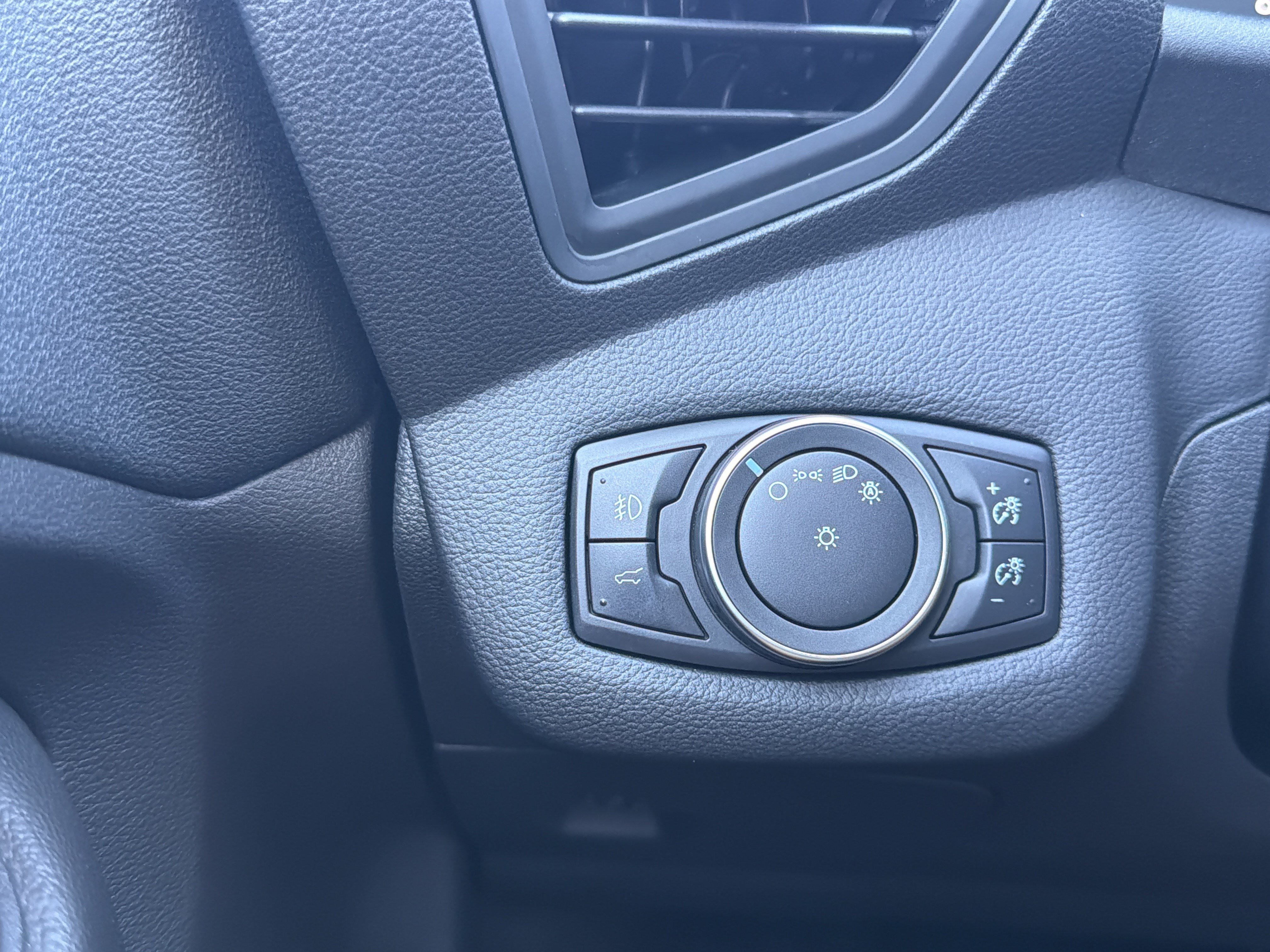 Used 2018 Ford Escape SE FWD image 13