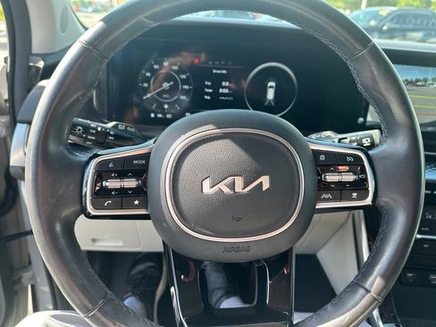 Used 2024 Kia Carnival SX Prestige FWD image 16
