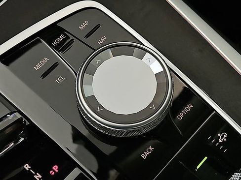 Used 2025 BMW X7 xDrive40i w/ Executive Package image 30