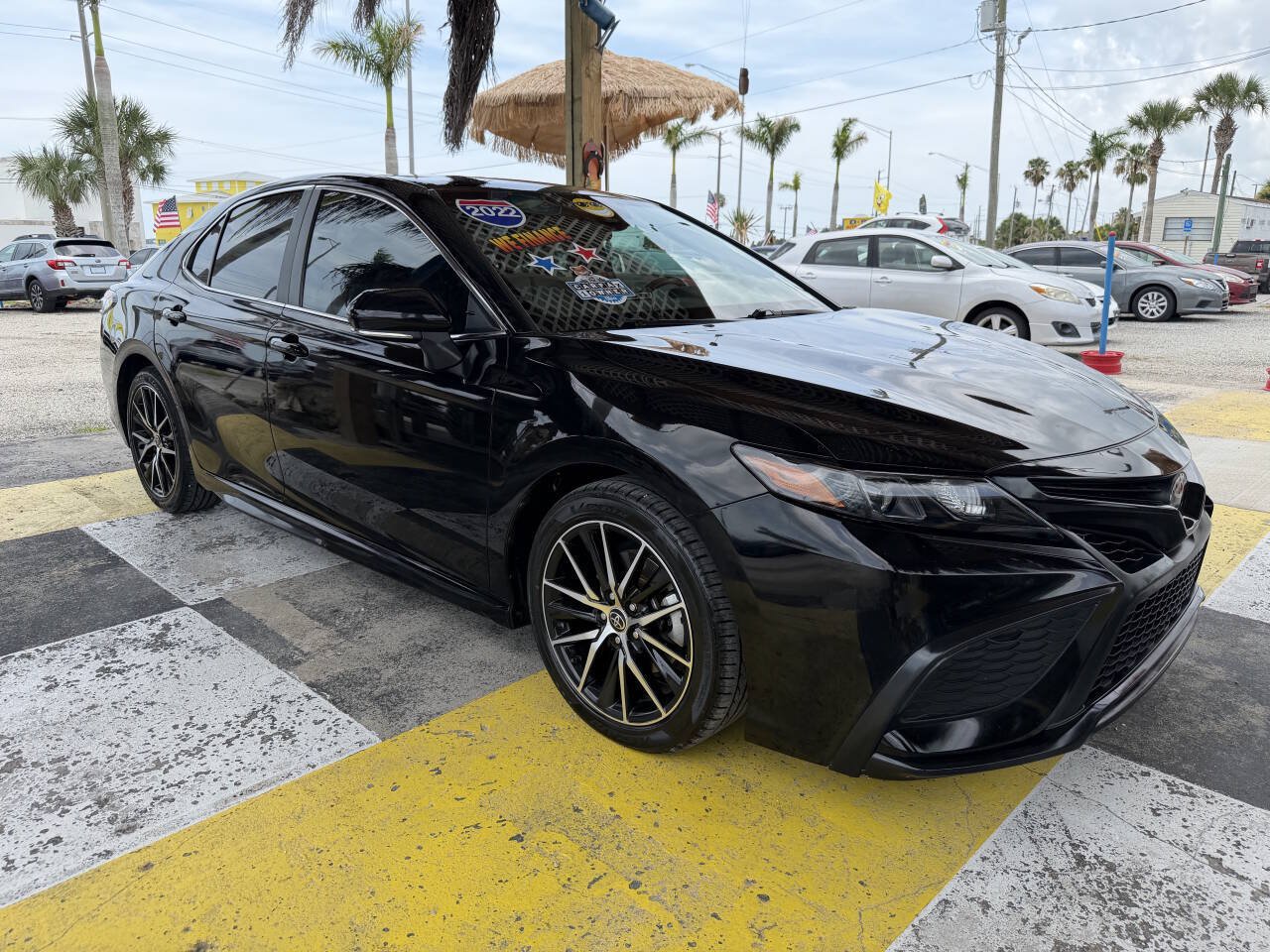 Used 2022 Toyota Camry SE FWD image 3