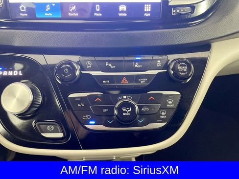 Used 2024 Chrysler Pacifica Touring-L image 18