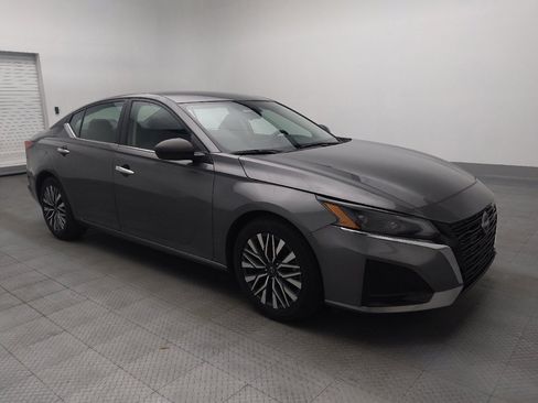 Used 2024 Nissan Altima 2.5 SV image 11