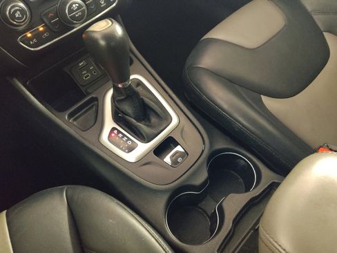 Used 2014 Jeep Cherokee Limited FWD image 26