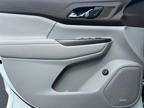 Used 2023 GMC Acadia SLT image 22