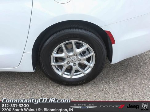 New 2026 Chrysler Voyager LX image 4