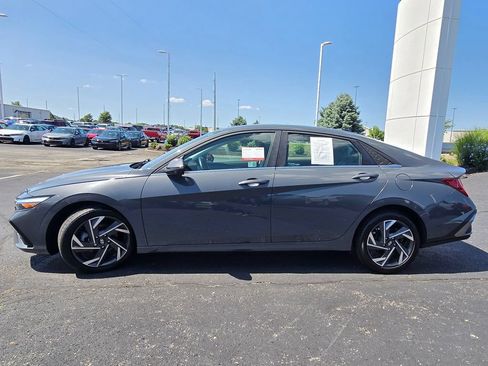 Used 2024 Hyundai Elantra Limited FWD image 5