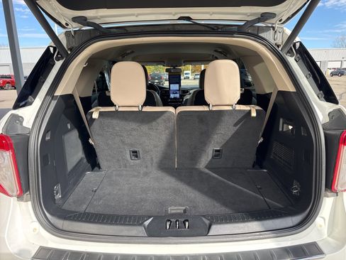 Certified 2022 Ford Explorer Limited w/ Limited Technology Package image 41