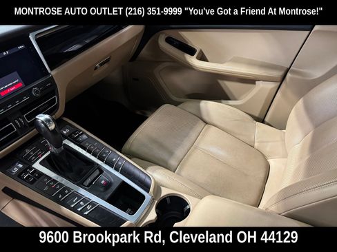Used 2020 Porsche Macan AWD/4WD image 17