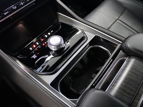 Used 2023 Jeep Wagoneer L Series II image 41