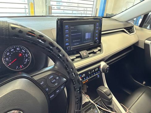 Used 2021 Toyota RAV4 XLE w/ Convenience Package AWD/4WD image 5