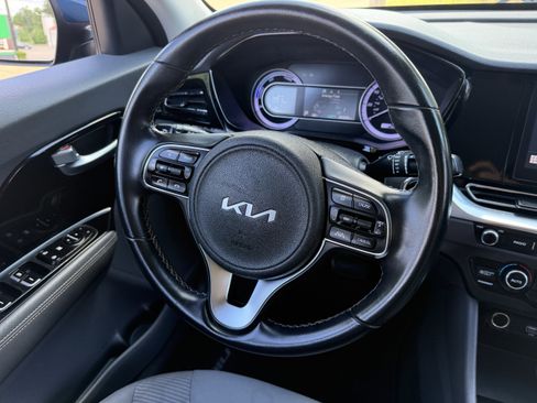 Used 2022 Kia Niro LXS FWD image 26
