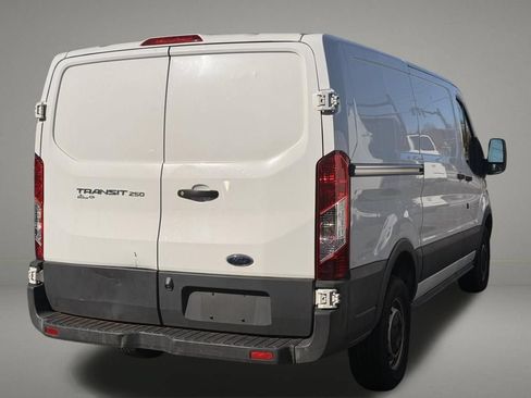 Used 2018 Ford Transit 250 130 Low Roof RWD image 5