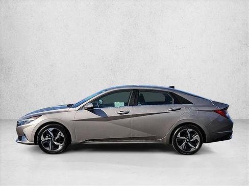 Used 2023 Hyundai Elantra Limited FWD image 9
