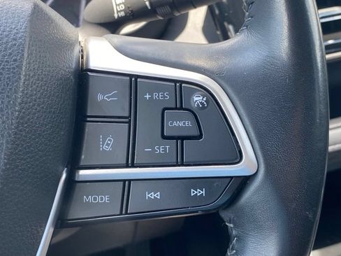 Used 2022 Toyota Highlander XLE FWD image 27