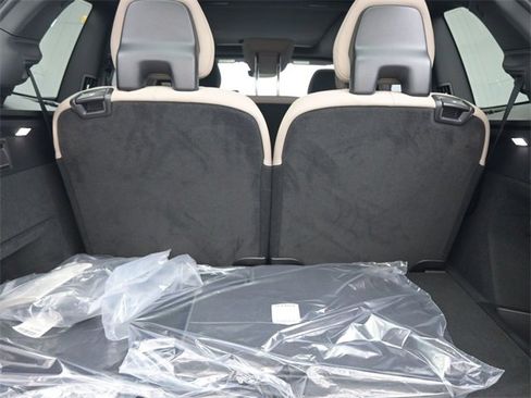 New 2026 Volvo XC90 B6 Plus image 32