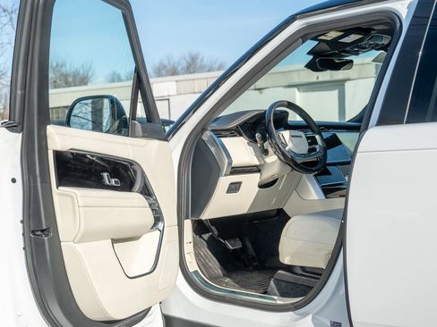 New 2025 Land Rover Range Rover Long Wheelbase SE image 10