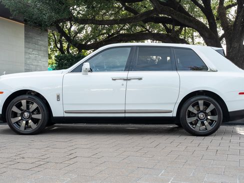 Certified 2023 Rolls-Royce Cullinan image 47