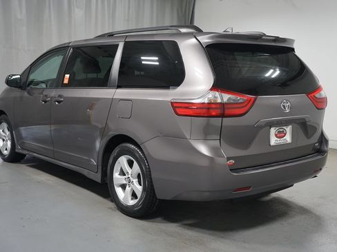 Used 2020 Toyota Sienna LE FWD image 6